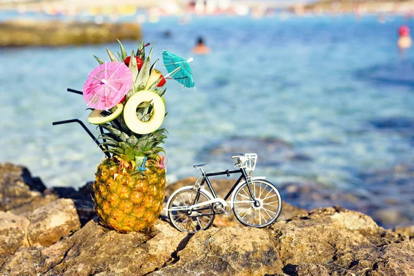 Pineapple Decorated Great Exotic Style Fruits Mini Umbrella Stones Sea — Stock Photo, Image