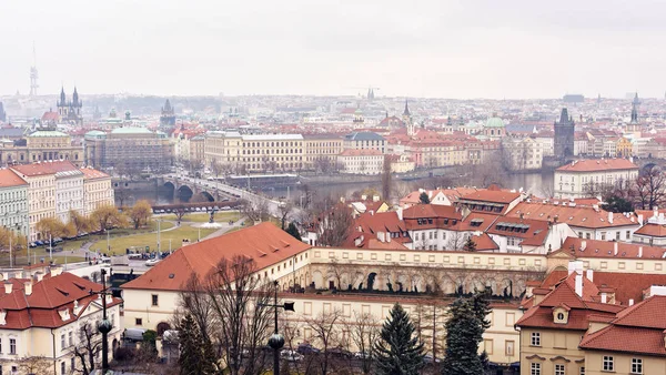 Zataženo Mlhavo Den Letecký Pohled Hliněné Hrnce Střechy Parky Silnice — Stock fotografie