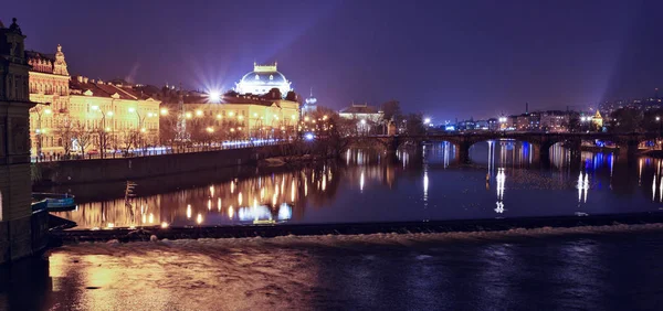 Prager Stadt Mit Warmen Lichtern Die Auf Den Straßen Leuchten — Stockfoto