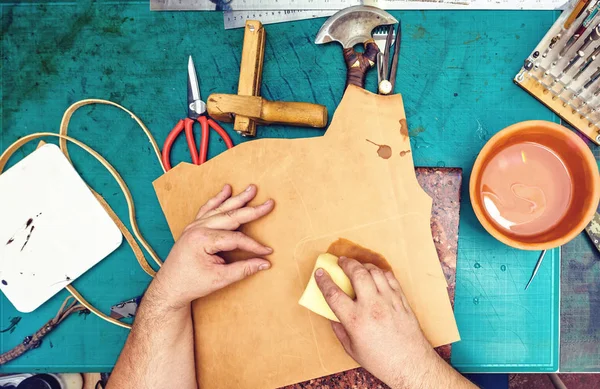 Leder Handwerker Dämpfungsmaterial Werkstattlabor Mit Instrumenten Blick Von Oben Grüner — Stockfoto