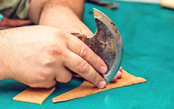 Kožené Řemeslníka Řemeslník Řezaného Materiálu Workshop Laboratoř Nástroji Pohled Vrcholu — Stock fotografie