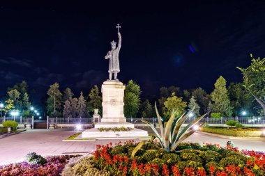 Uzun pozlama atış stefan cel mare heykel gece, Kişinev, moldova