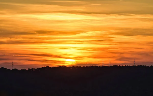 Bulutlu Bir Günde Bağ Yukarıda Gün Batımı Sıcak Gökyüzü Arka — Stok fotoğraf