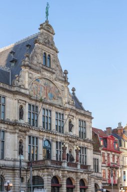 Ghent, Belçika - 8 Mayıs 2018: Ntgent Sanat Tiyatrosu gün batımında. Mavi gökyüzü arka plan üzerinde. Metin için yer