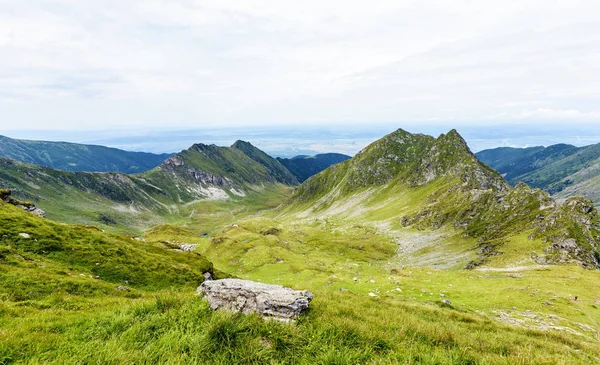 Οροσειρά Fagaras Μια Συννεφιασμένη Μέρα Ουρανός Φόντο Ρουμανία Ομορφιές — Φωτογραφία Αρχείου