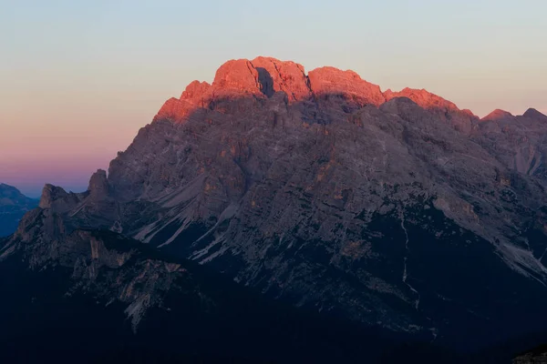Monte Cristallo Csúcs Piros Napfény Napnyugtakor Mágikus Dolomitok Hegység — Stock Fotó
