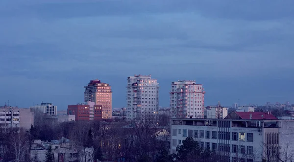 Отражение Солнечного Света Здания Кишинева Вечером Молдова — стоковое фото