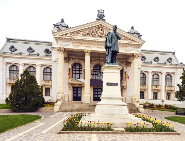 Національний Театр Ясси Пам Ятник Василе Александрі Румунія — стокове фото