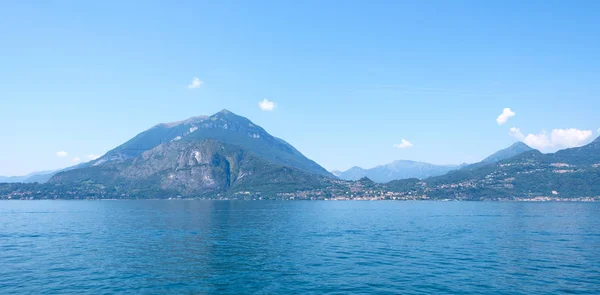 Lago Como Una Giornata Sole Colpo Panoramico Montagne Cielo Blu — Foto Stock