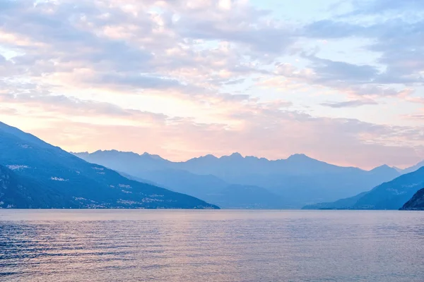 Lago Como Tramonto Colpo Panoramico Montagne Cielo Blu Bellagio Italia — Foto Stock