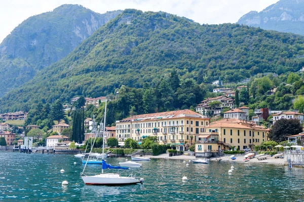 Menaggio Stad Comosjöns Strand Berg Bakgrunden Italien Skönheter — Stockfoto