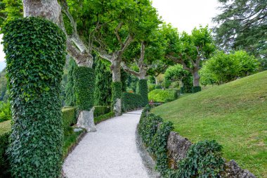 Villa del Balbianello yeşil bahçe. Lenno, İtalya