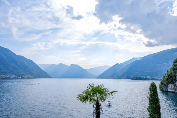 Villa Del Balbianello Nézetből Comói Nyugodt Sunrays Hegyek Felhős Lenno — Stock Fotó