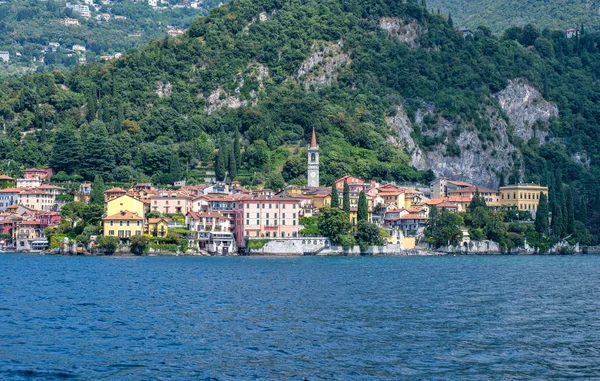 Varenna Stad Från Comosjön Visa Berg Bakgrunden Italien Skönheter — Stockfoto