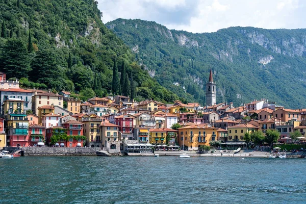 Varenna Stad Från Comosjön Visa Berg Bakgrunden Italien Skönheter — Stockfoto
