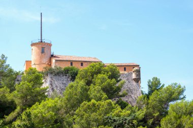 Eski bina Adası Sainte-Marguerite üstüne. Fransız Rivierası