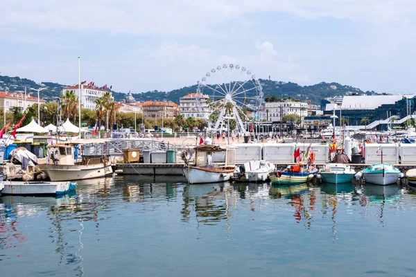 Massor Båtar Havet Port Cannes Fiske Frankrike Några Moln Himlen — Stockfoto