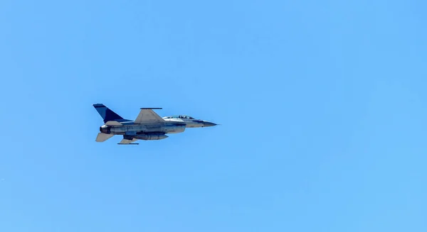 Aeronaves Militares Voando Sobre Céu Azul — Fotografia de Stock