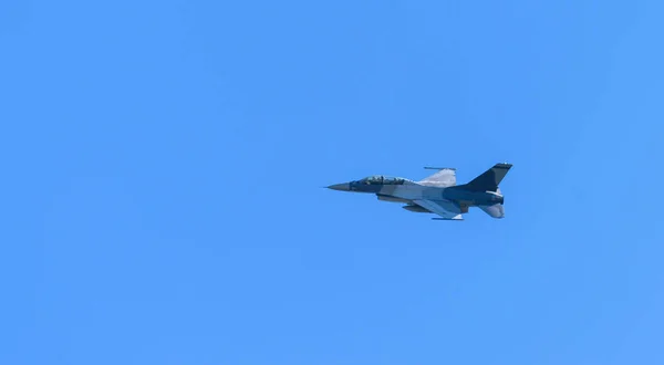 Aeronaves Militares Voando Sobre Céu Azul — Fotografia de Stock