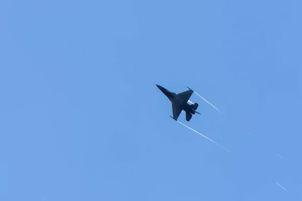 Aeronaves Militares Voando Sobre Céu Azul — Fotografia de Stock