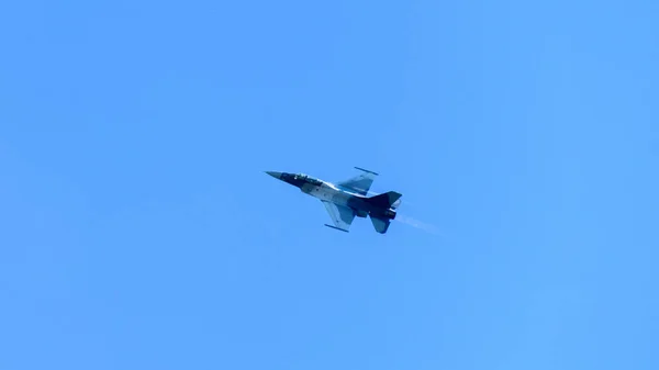 Aeronaves Militares Voando Sobre Céu Azul — Fotografia de Stock
