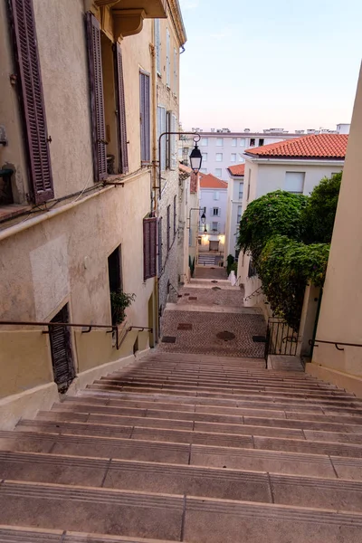 Vista Desde Parte Superior Las Escaleras Una Calle Estrecha Cannes — Foto de Stock