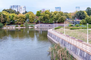 Lake Herastrau manzara gündüz, Bucharest, Romanya