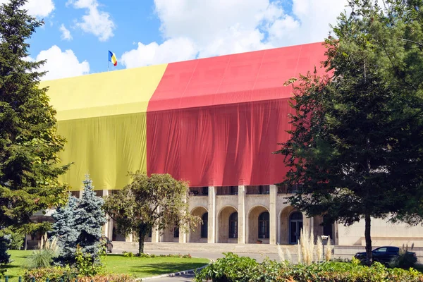 Roemeense Vlag Dekt Regering Bucharest Roemenië — Stockfoto
