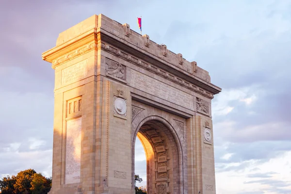 Arco Trionfo Tramonto Con Cielo Rosso Bucarest Romania — Foto Stock