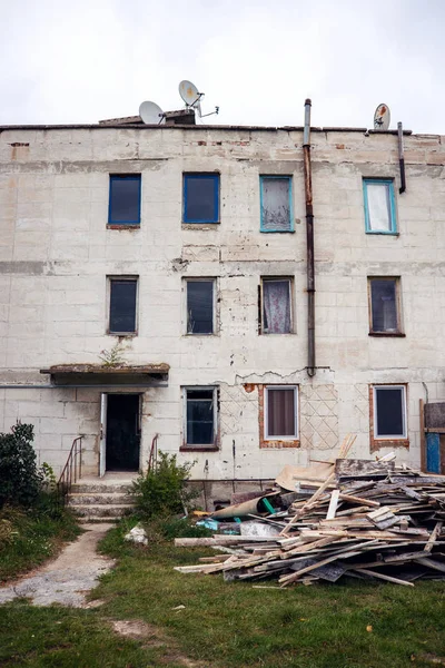 Apartamento Abandonado Antiguo Pueblo Idea Pobreza Mucha Madera Suelo Respiro —  Fotos de Stock