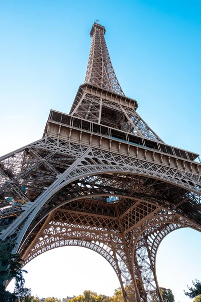 Weitwinkelblick Von Unten Auf Den Eiffelturm Maßstab Der Bauidee Blauer — Stockfoto