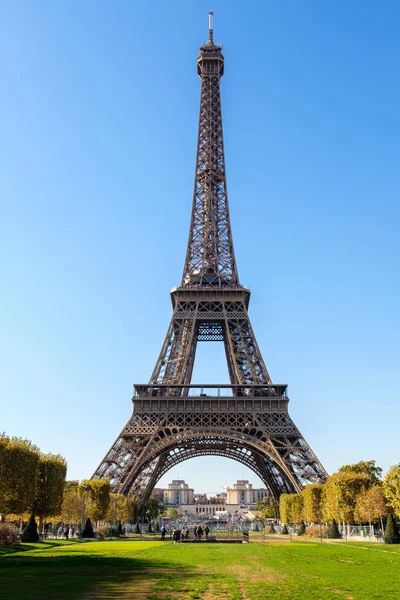 Torre Eiffel Desde Frente Gran Edificio Histórico Centro París Centro — Foto de Stock