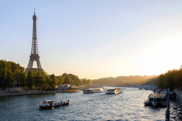 Senna Torre Eiffel Sullo Sfondo Parigi Francia — Foto Stock