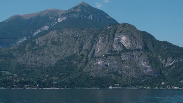 Montanhas Lago Como Perto Menaggio Bellagio Itália Barcos Água — Vídeo de Stock