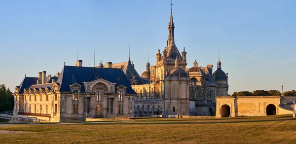 Castillo Chantilly Museo Conde Atardecer Francia Amplio Plano Panorámico —  Fotos de Stock