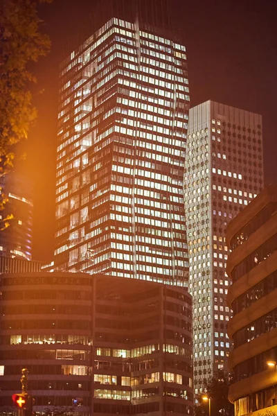 Paris Frankrijk Oktober 2018 Tall Stad Zakelijke Gebouwen Warm Licht — Stockfoto