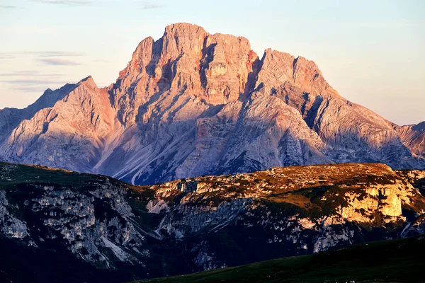 クリスタッロ山夕暮れ時 太陽が反射しています イタリア — ストック写真