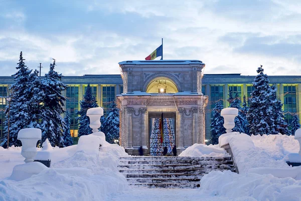 Innsbrucki Diadalív Napnyugtakor Téli Szezonban Chisinau Moldova — Stock Fotó