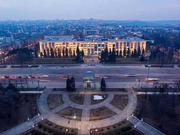 Vista Aérea Drone Centro Cidade Chisinau Noite Com Céu Claro — Fotografia de Stock