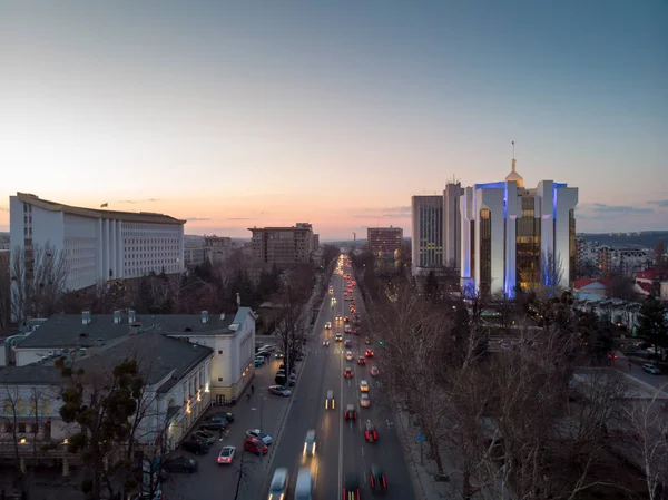 Stefan cel mare central boulevard at sunset — Stock Photo, Image