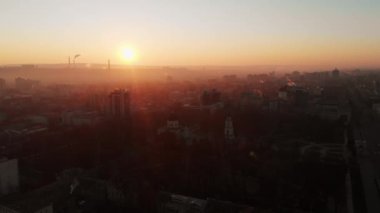 Chisinau şehir yukarıda kırmızı gündoğumu havadan çekim. Moldova Cumhuriyeti