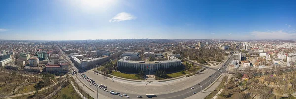 Panoramic wide shot of Chisinau city center at daylight — Stock Photo, Image