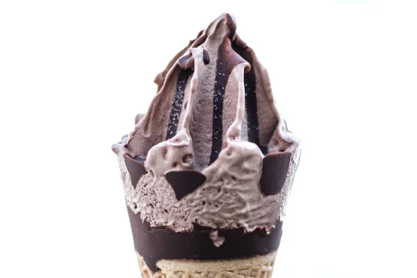 Cono Gelato Cioccolato Isolato Bianco Primo Piano — Foto Stock