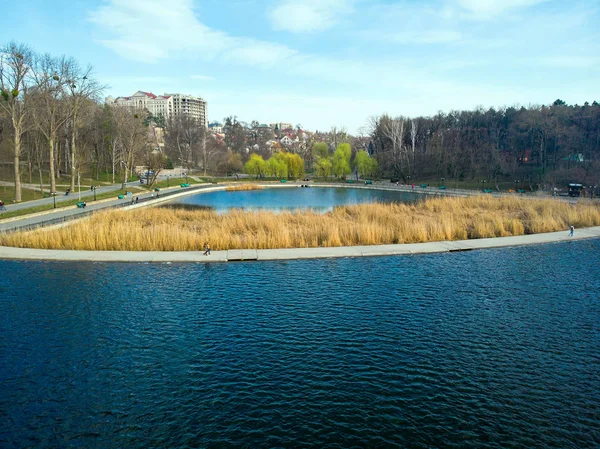 Valea morilor parque e lago em chisinau — Fotografia de Stock