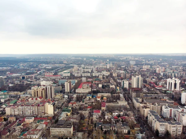 Vzdušný pohled na Chisinau panoráma s ulicemi — Stock fotografie