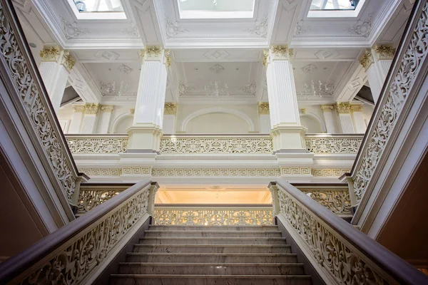 El interior de estilo clásico del museo nacional de arte — Foto de Stock