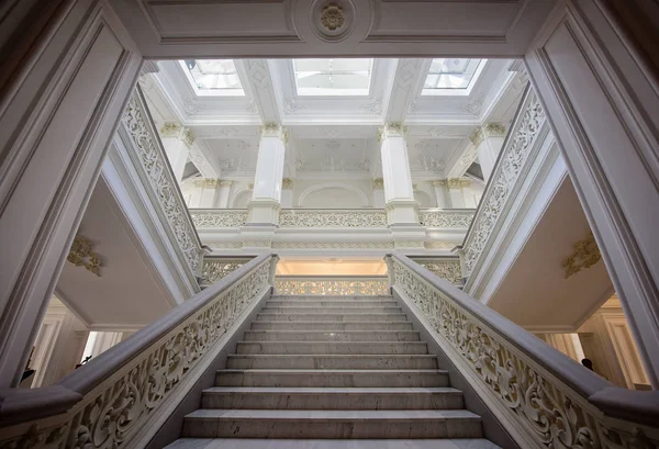 El interior de estilo clásico del museo nacional de arte — Foto de Stock