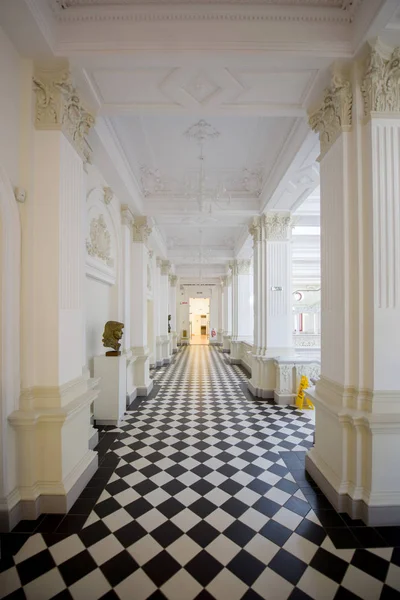 El interior de estilo clásico del museo nacional de arte — Foto de Stock