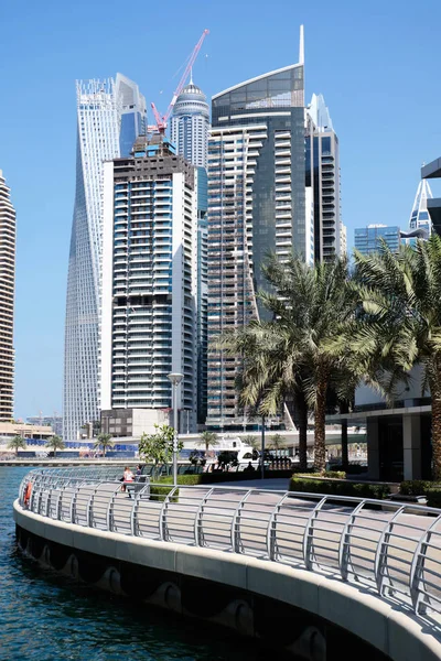 Paesaggio urbano di Dubai alla luce del giorno — Foto Stock