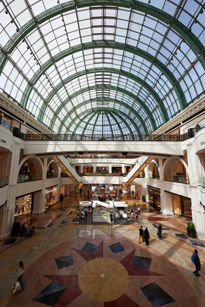 Dubai Mall alla luce del giorno — Foto Stock